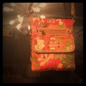 Super cute Sakroots Crossbody Purse